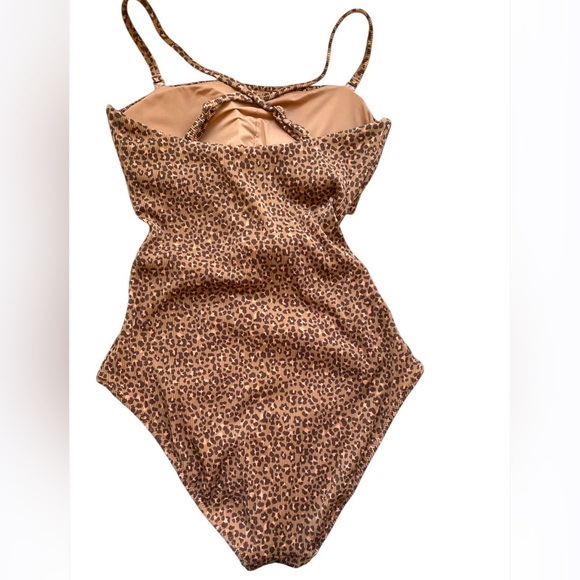 aerie Leopard Ribbed Strapless One-Piece Swimsuit in Tan and pink summer beach - Picture 3 of 8